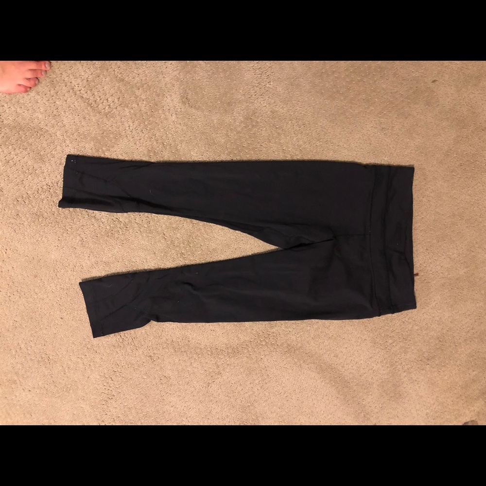 Lululemon black crop leggings